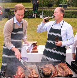 #tbt to John Key OTP over a New Year's barbecue 2010. A friend of mine later gatecrashed with a bag of sausages.