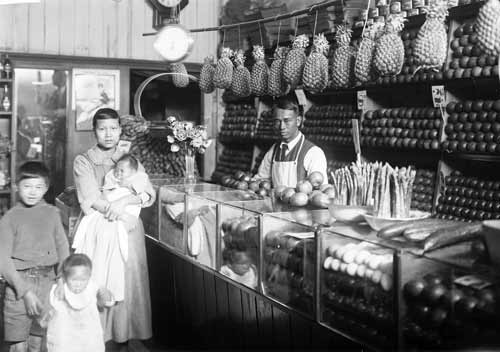 Chinese greengrocer. Image from Te Ara. 
